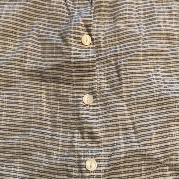 Gap size medium tie front blue stripped button - Picture 5 of 7